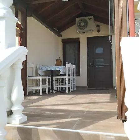 Palm Garden Apartment *