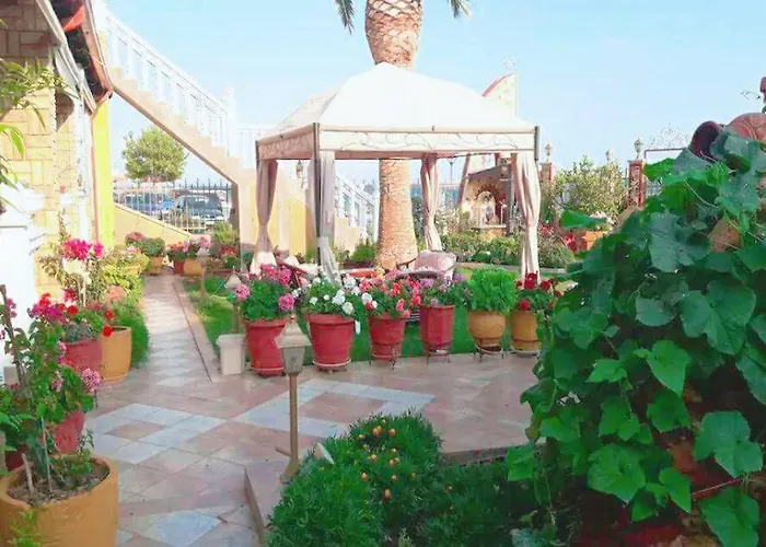 Palm Garden Apartment *