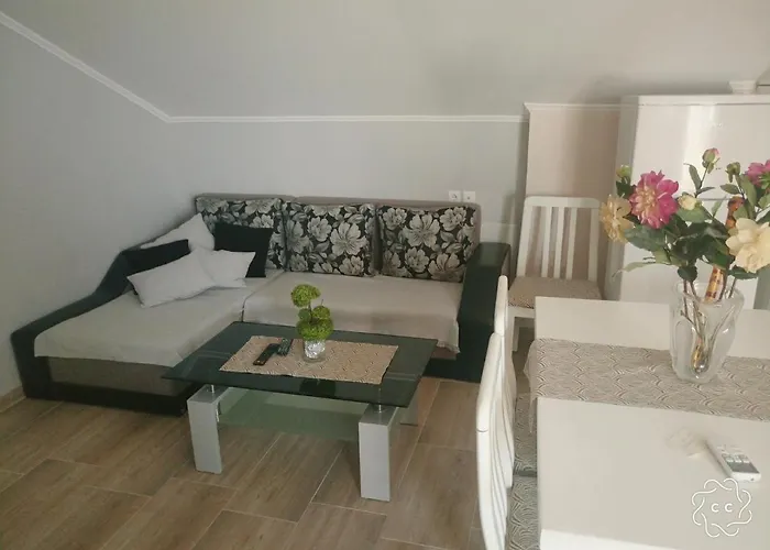 Palm Garden Apartment *